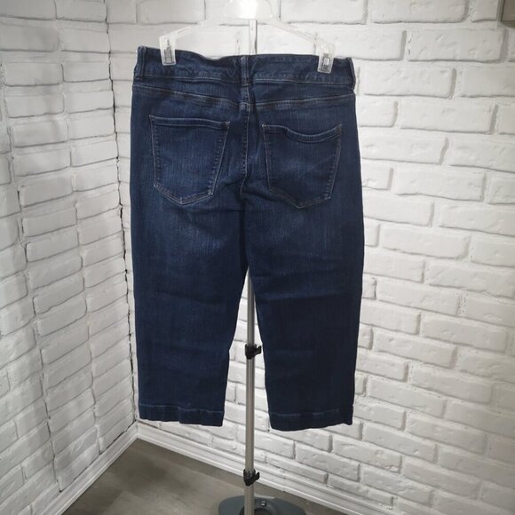 Denver Hayes Curve Tech Ladies Size 12 Chloe Curvy Fit Medium Wash Capri's - Picture 2 of 12